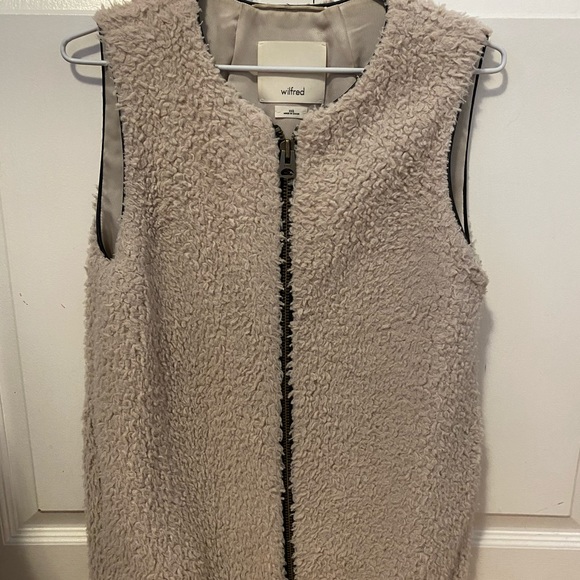 Wilfred Chateau Vest - Picture 2 of 5